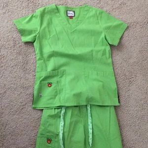 Scrub set